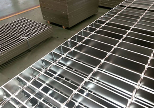 The Advantages of Using Stainless Steel Grating: A Material of Choice
